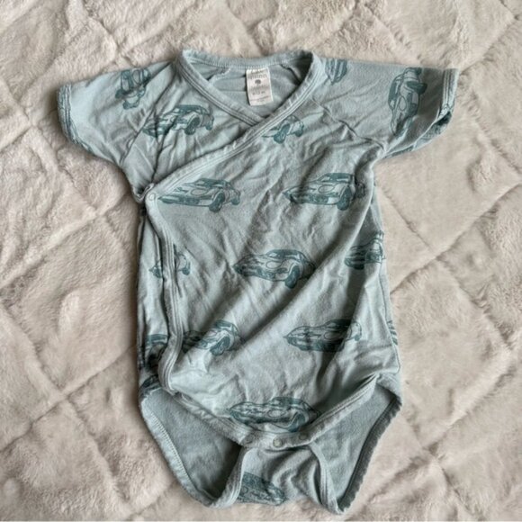 Kate Quinn | "Blue Cars" Bamboo short sleeve Kimono bodysuit | Size 6-12 Month - Picture 2 of 11